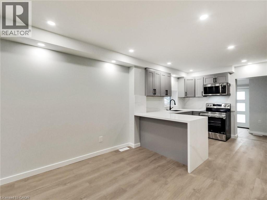 67 Cope Street, Hamilton, ON - Indoor Photo Showing Kitchen