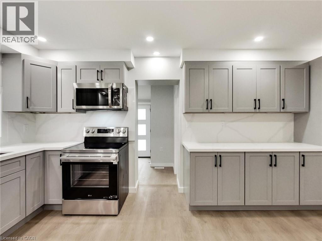 67 Cope Street, Hamilton, ON - Indoor Photo Showing Kitchen