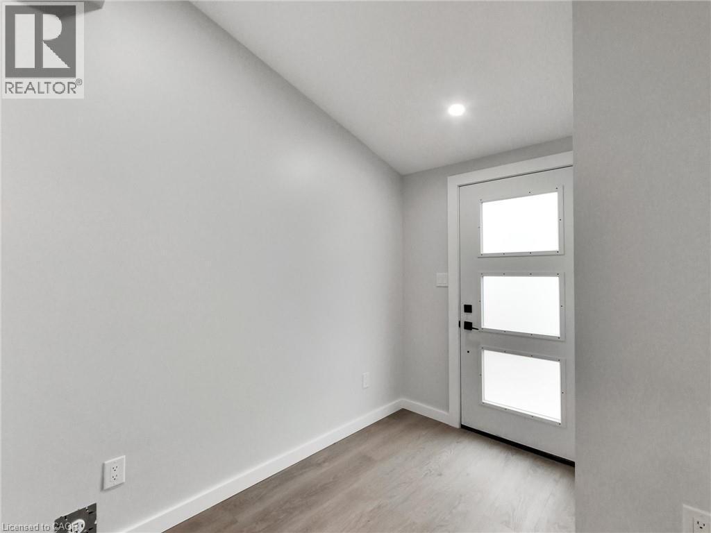 67 Cope Street, Hamilton, ON - Indoor Photo Showing Other Room