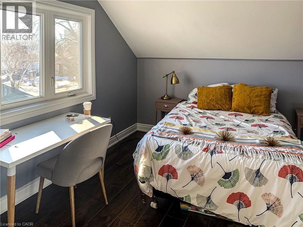 1 Mahony Avenue, Hamilton, ON - Indoor Photo Showing Bedroom