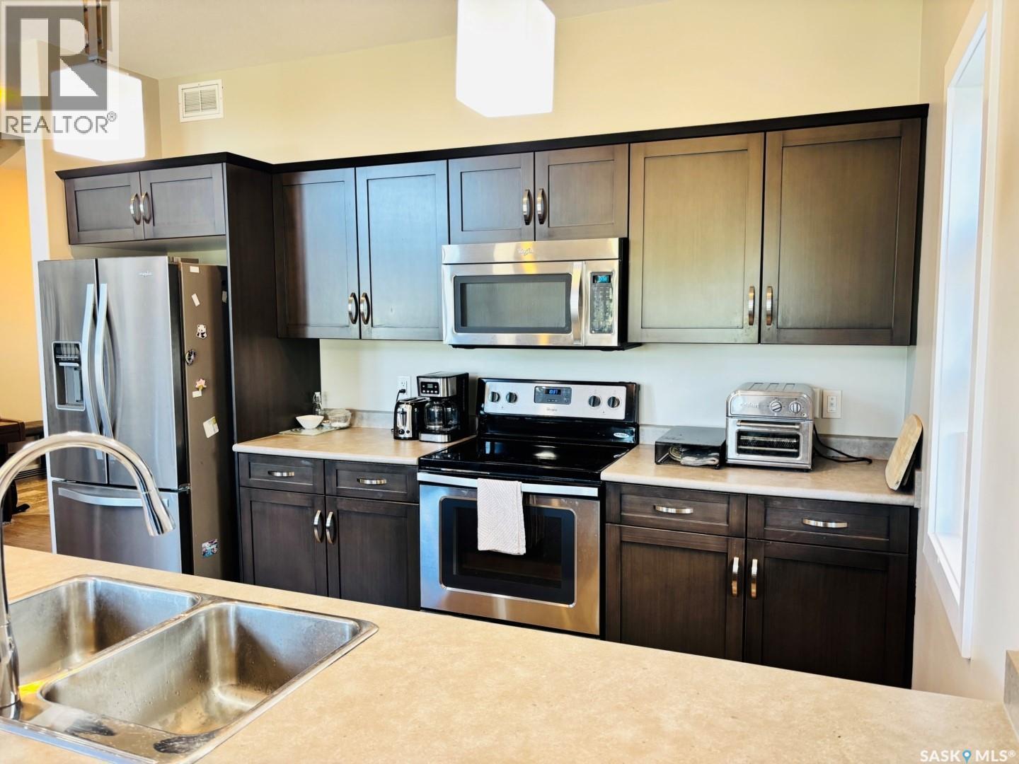 255 Eaton Crescent, Saskatoon, SK - Indoor Photo Showing Kitchen With Double Sink
