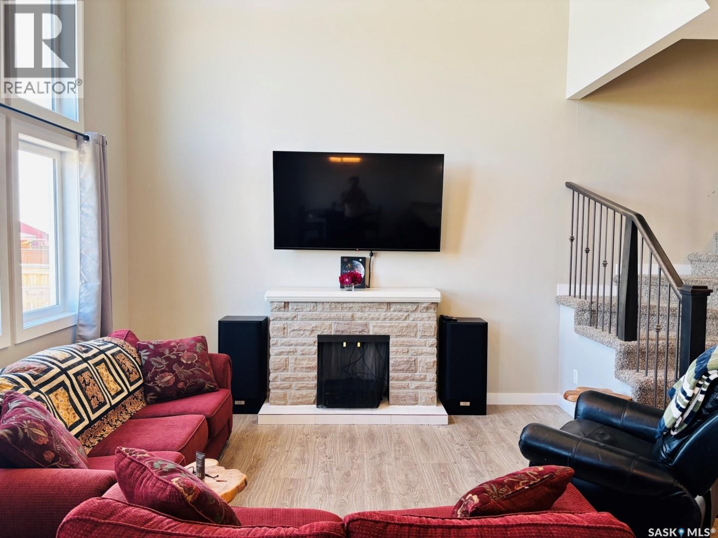 255 Eaton Crescent, Saskatoon, SK - Indoor Photo Showing Living Room With Fireplace