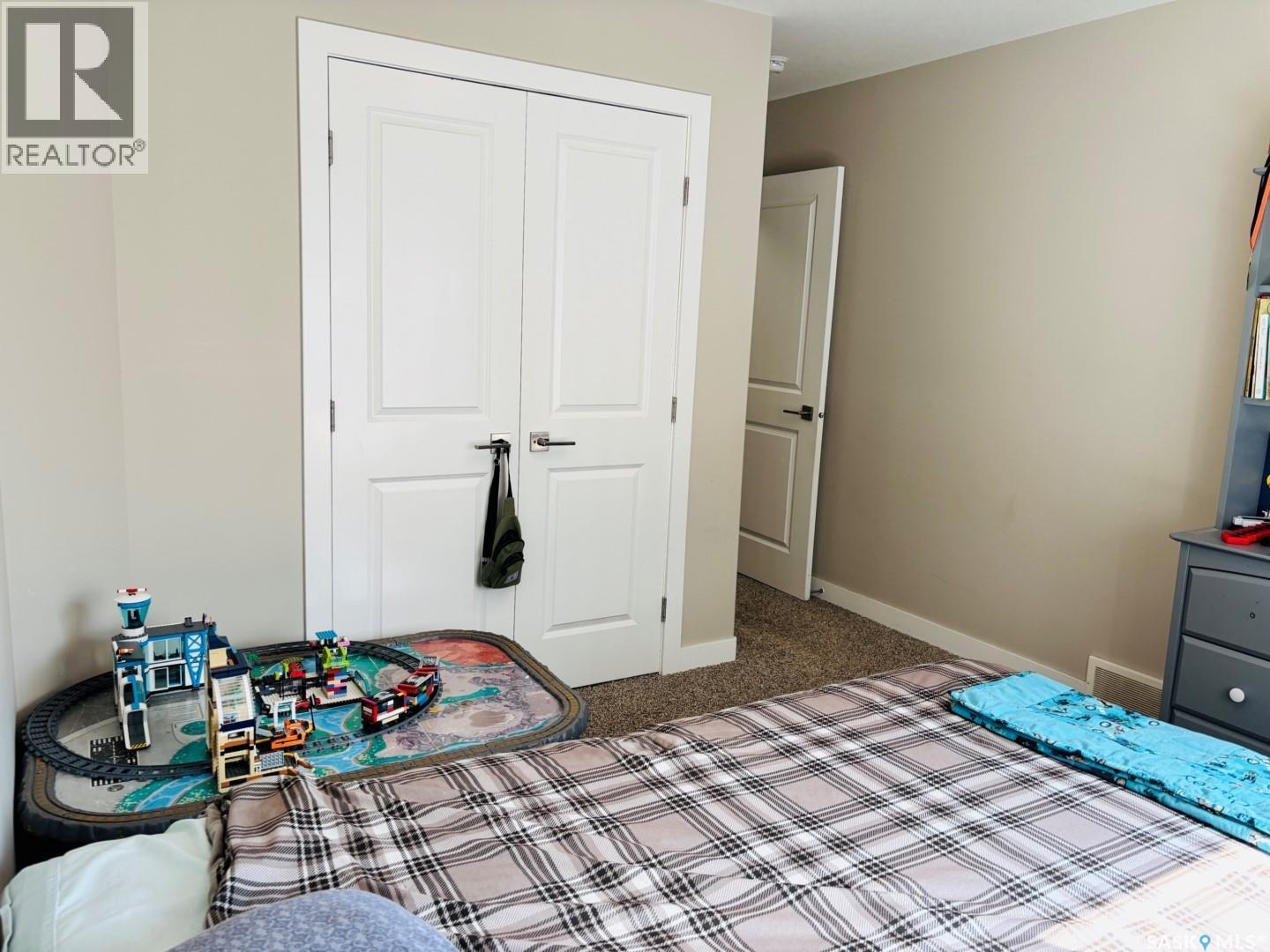 255 Eaton Crescent, Saskatoon, SK - Indoor Photo Showing Bedroom