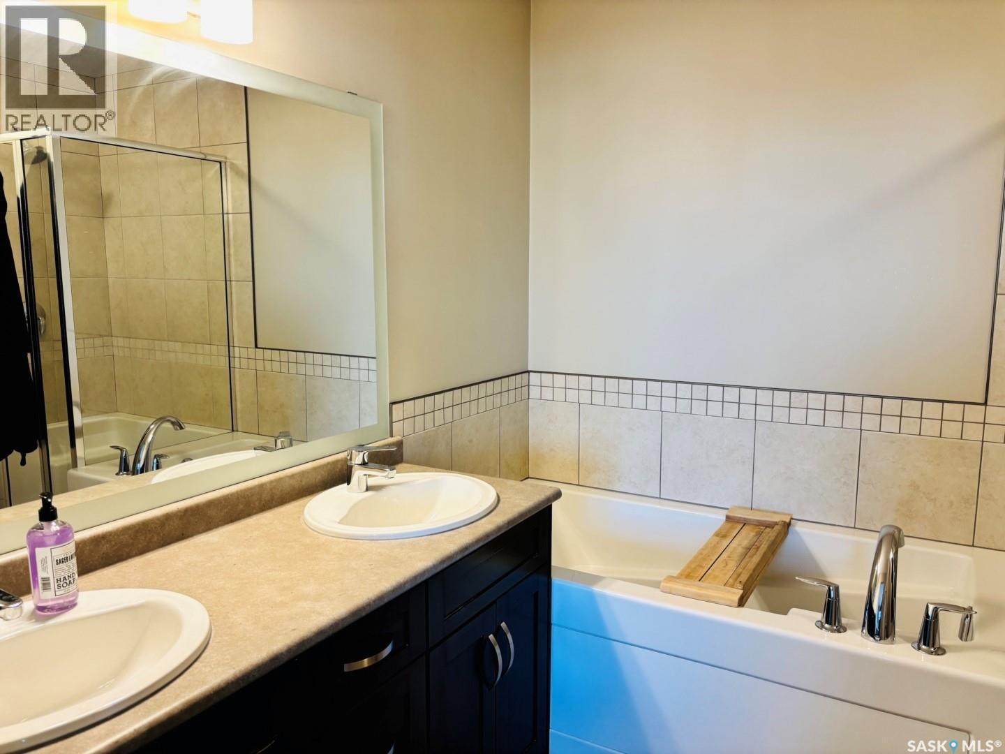 255 Eaton Crescent, Saskatoon, SK - Indoor Photo Showing Bathroom