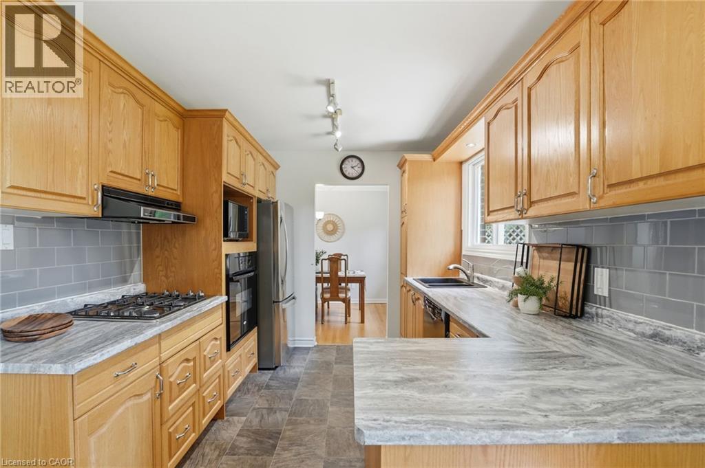 504 Kenmarr Crescent, Burlington, ON - Indoor Photo Showing Kitchen With Double Sink
