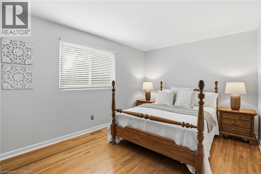 504 Kenmarr Crescent, Burlington, ON - Indoor Photo Showing Bedroom