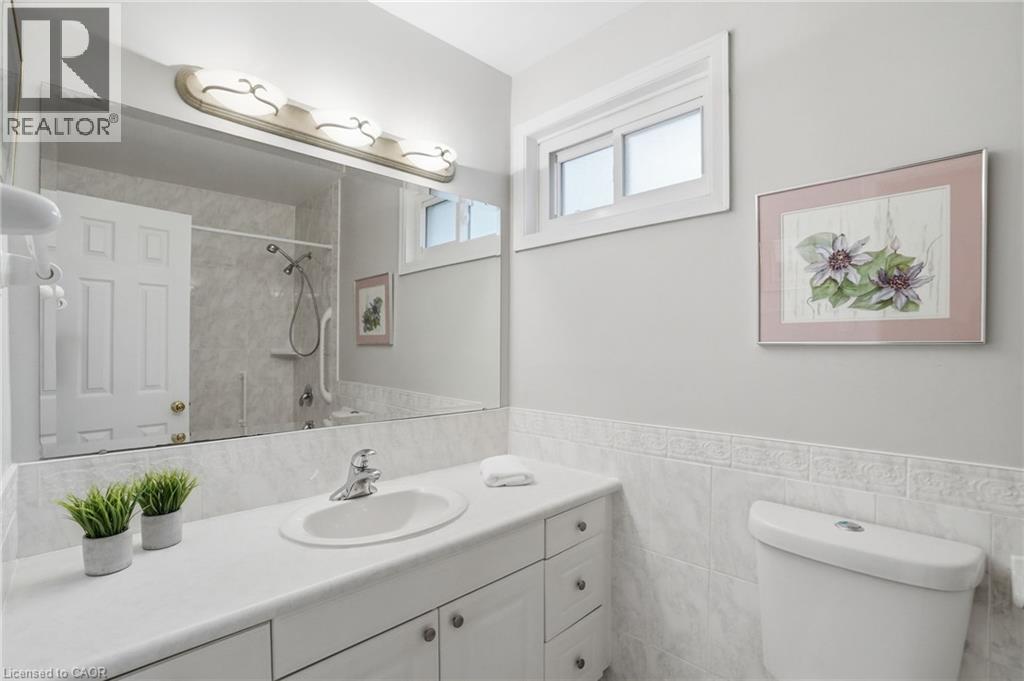 504 Kenmarr Crescent, Burlington, ON - Indoor Photo Showing Bathroom