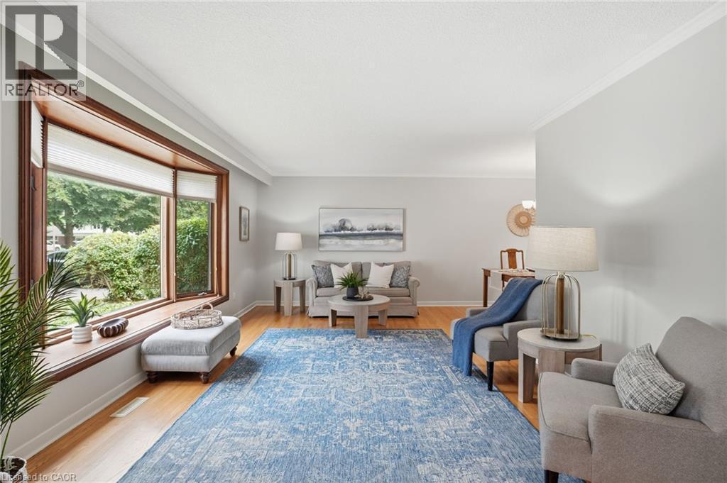 504 Kenmarr Crescent, Burlington, ON - Indoor Photo Showing Living Room
