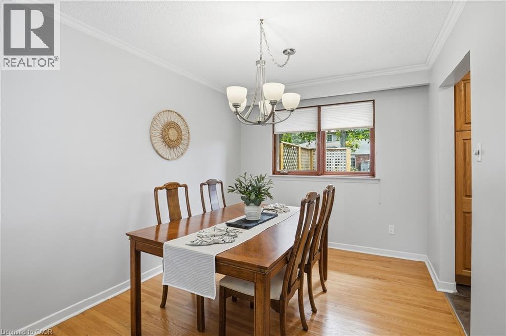 504 Kenmarr Crescent, Burlington, ON - Indoor Photo Showing Dining Room