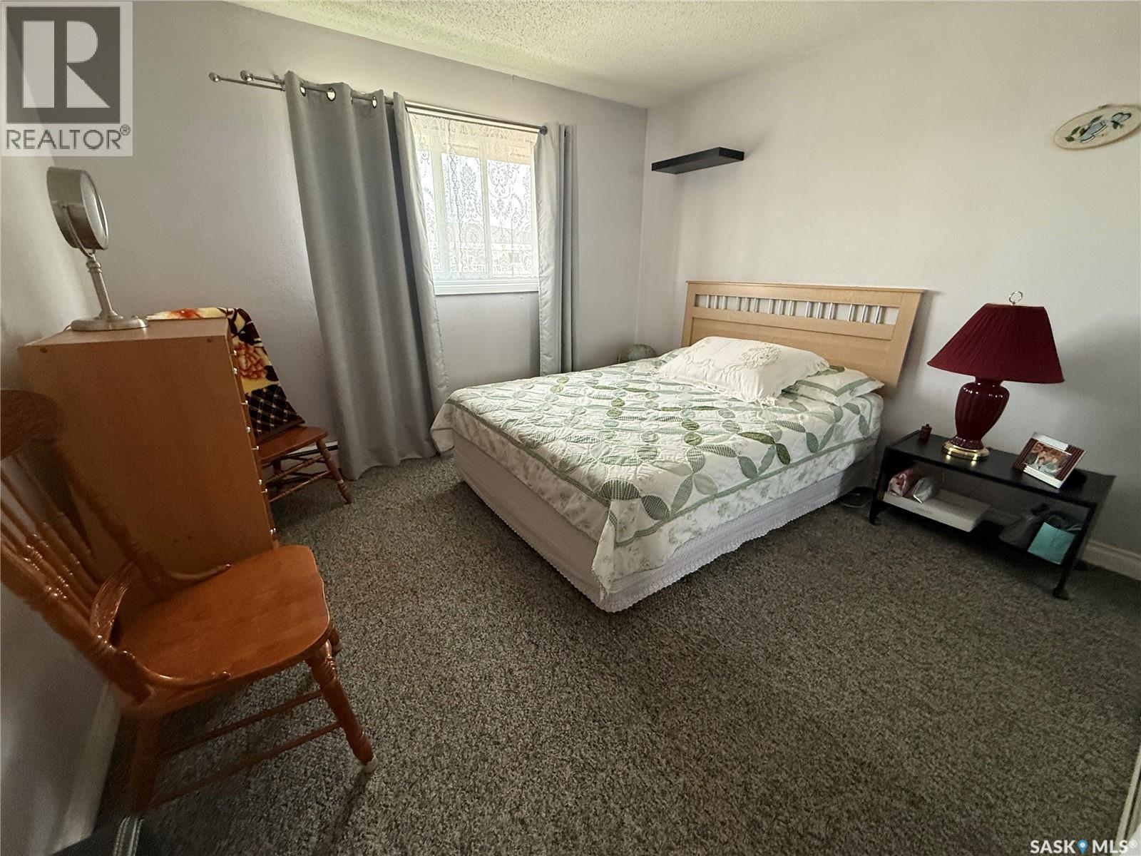 403 522 X Avenue S, Saskatoon, SK - Indoor Photo Showing Bedroom