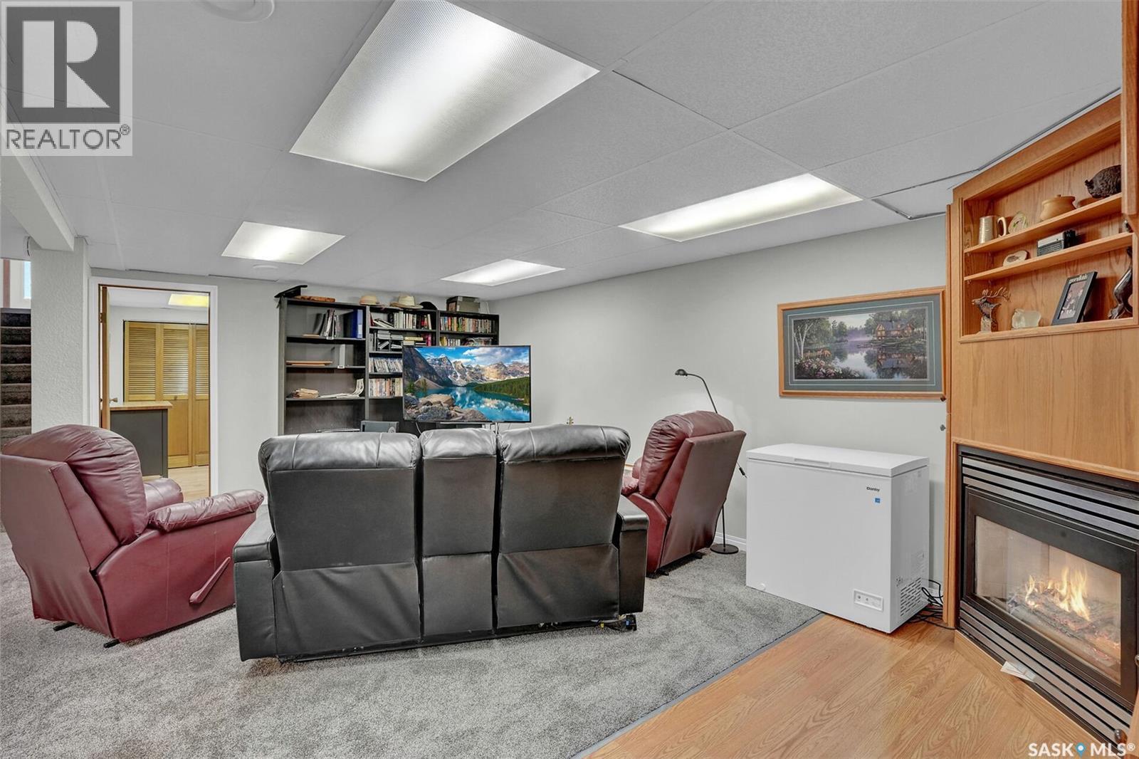 246/242 Westview Drive, Balgonie, SK - Indoor With Fireplace