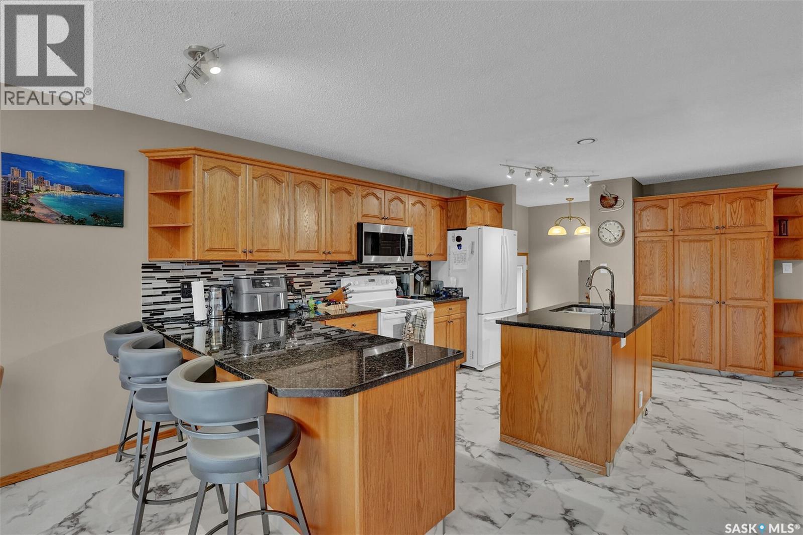 246/242 Westview Drive, Balgonie, SK - Indoor Photo Showing Kitchen