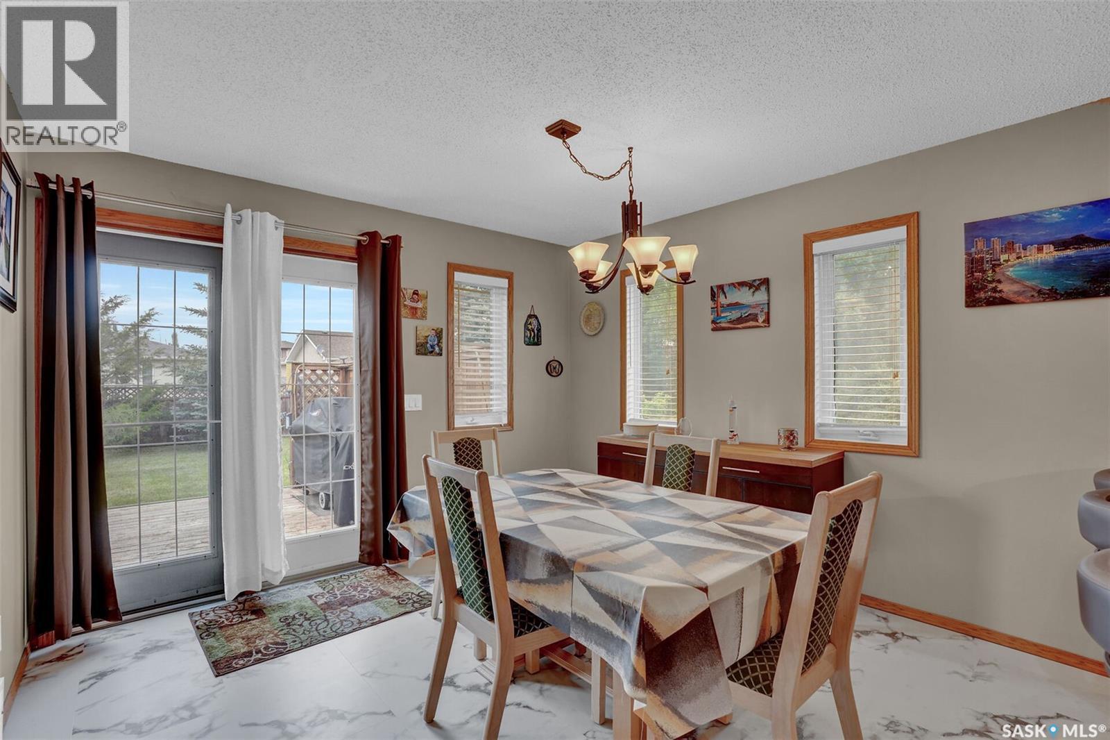 246/242 Westview Drive, Balgonie, SK - Indoor Photo Showing Dining Room