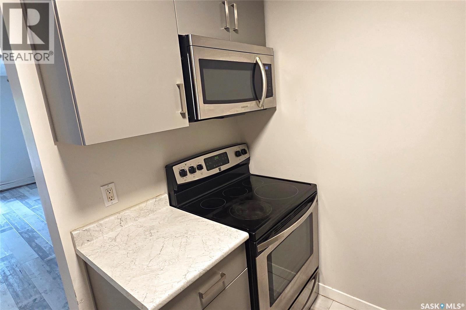 1724 425 115Th Street E, Saskatoon, SK - Indoor Photo Showing Kitchen