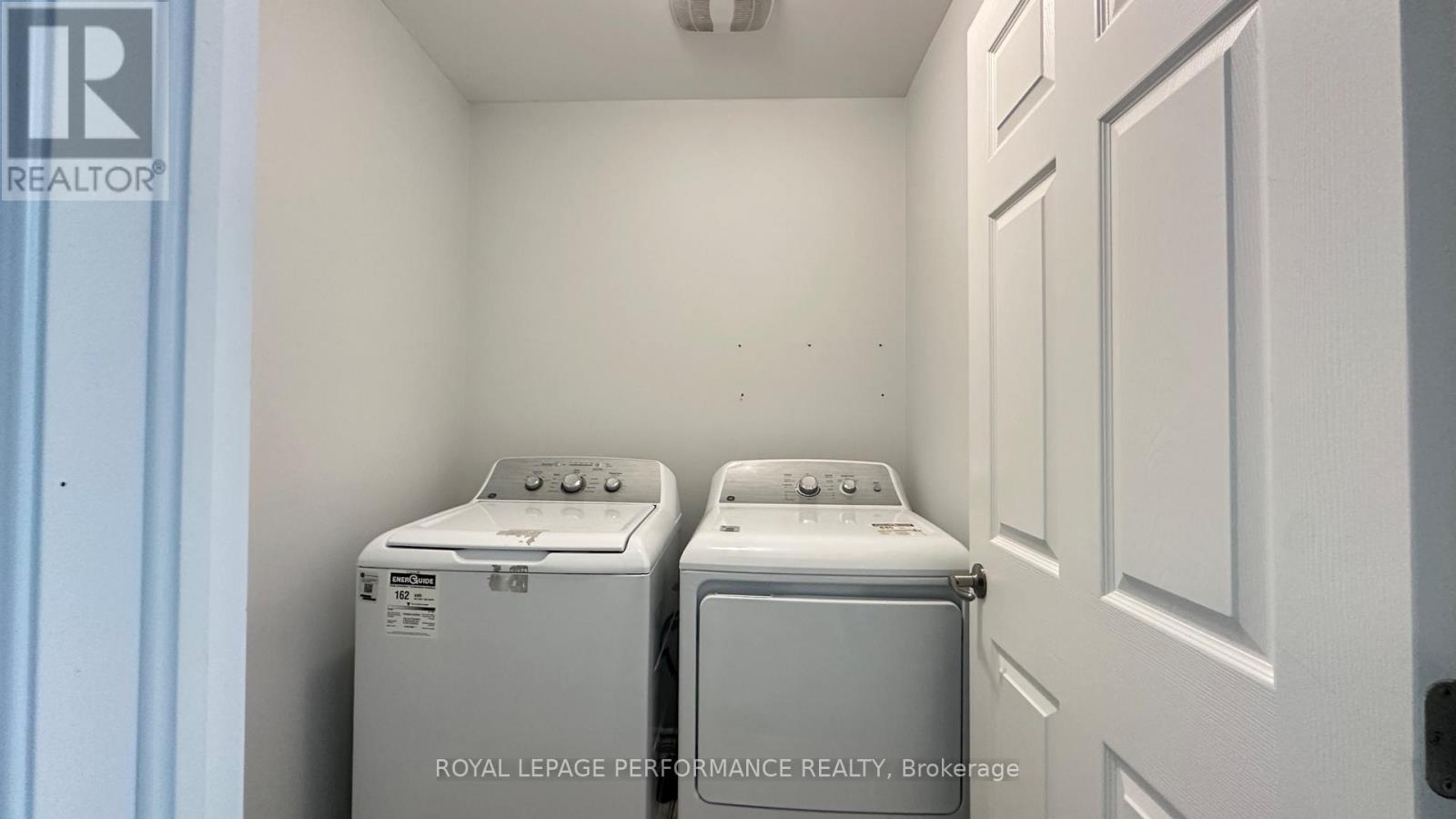 128 Lanceleaf Way, Ottawa, ON - Indoor Photo Showing Laundry Room