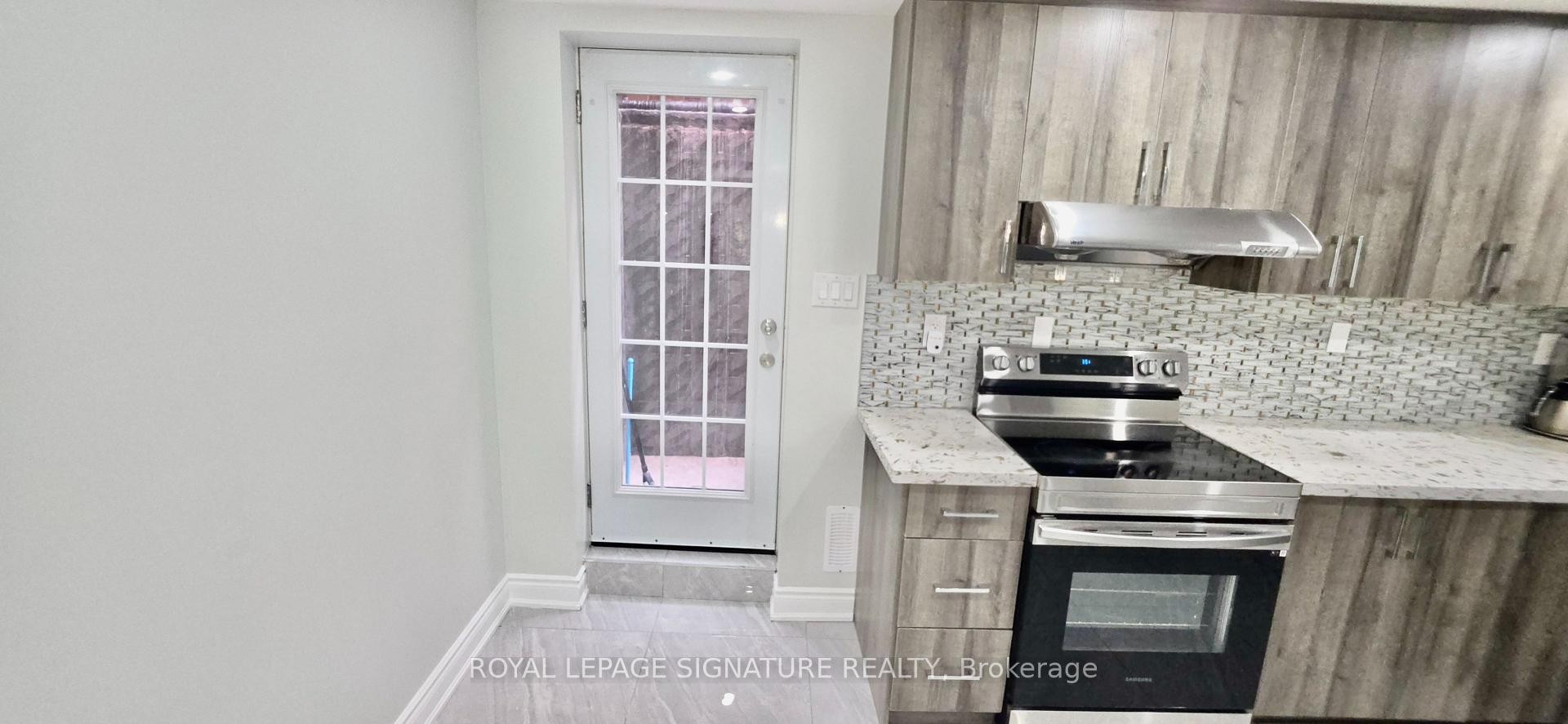 16A Hutton Crescent, Caledon, ON - Indoor Photo Showing Kitchen