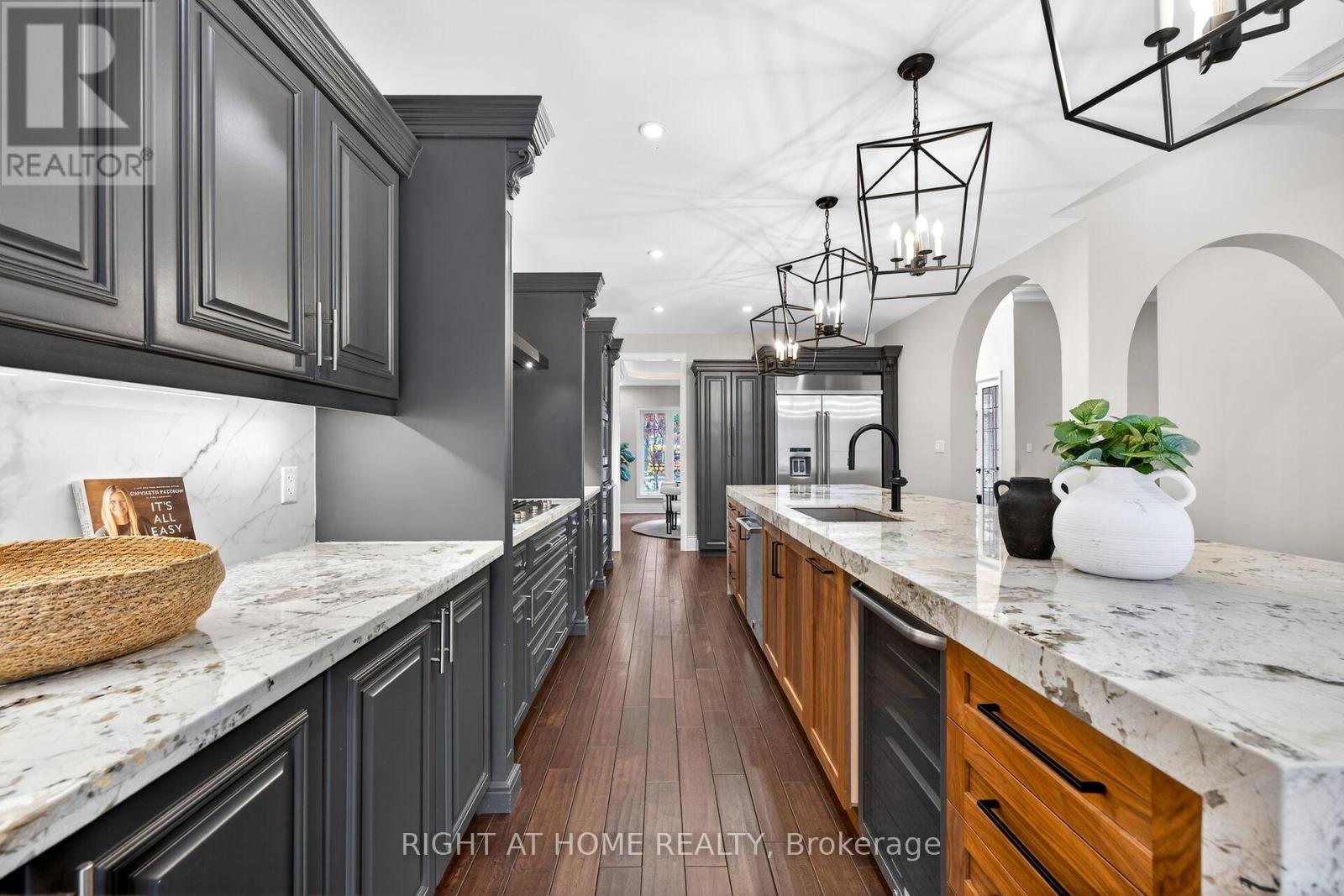 775 King Road, Burlington, ON - Indoor Photo Showing Kitchen With Upgraded Kitchen
