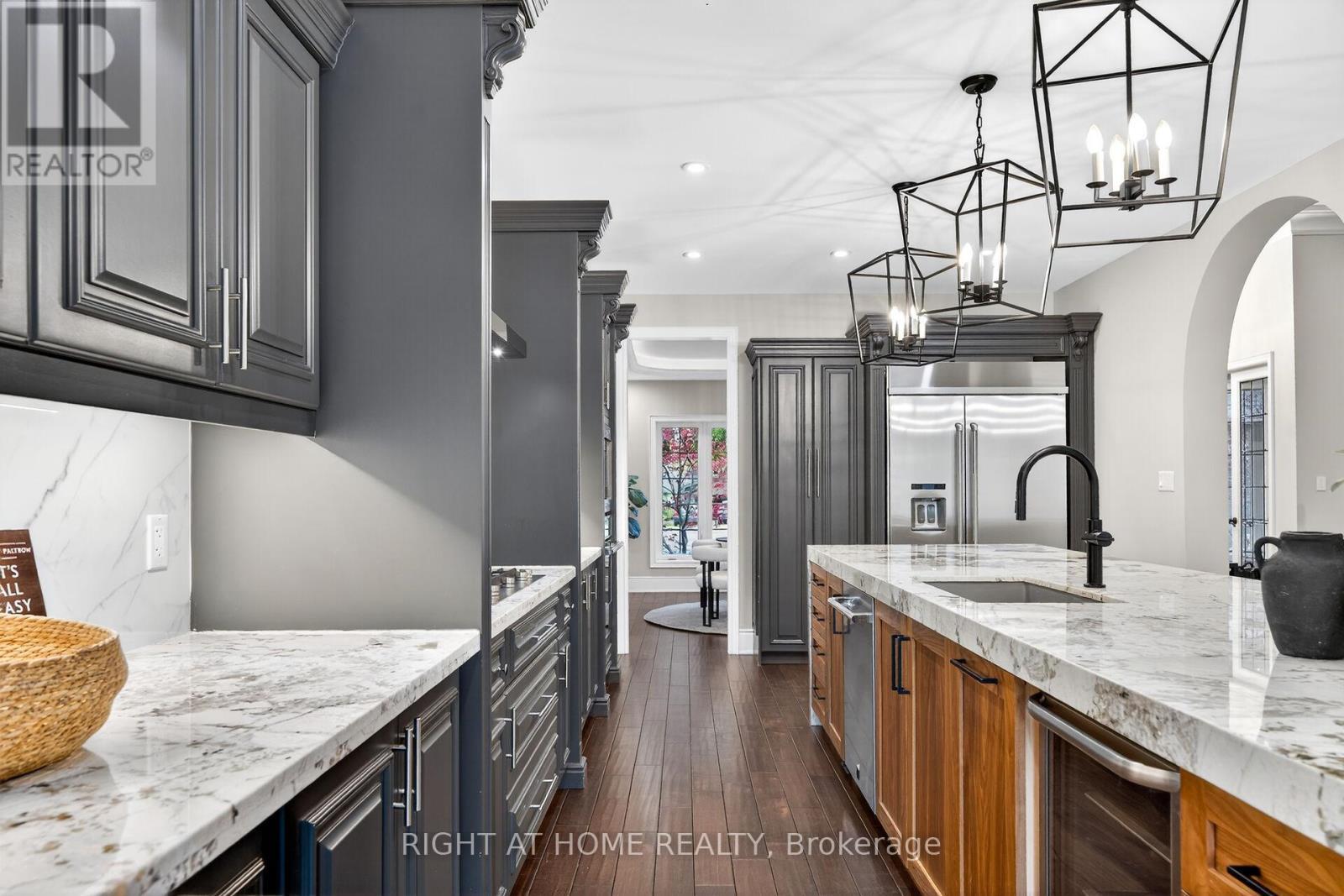 775 King Road, Burlington, ON - Indoor Photo Showing Kitchen With Upgraded Kitchen