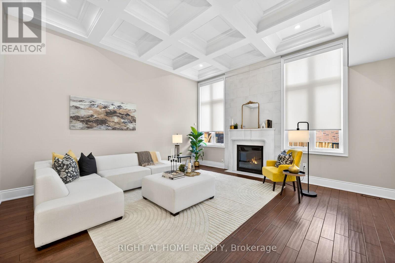775 King Road, Burlington, ON - Indoor Photo Showing Living Room With Fireplace
