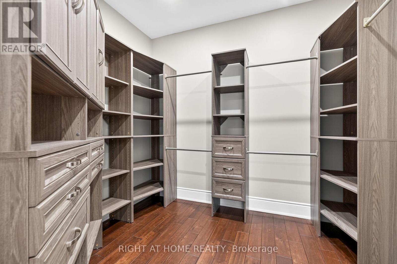 775 King Road, Burlington, ON - Indoor