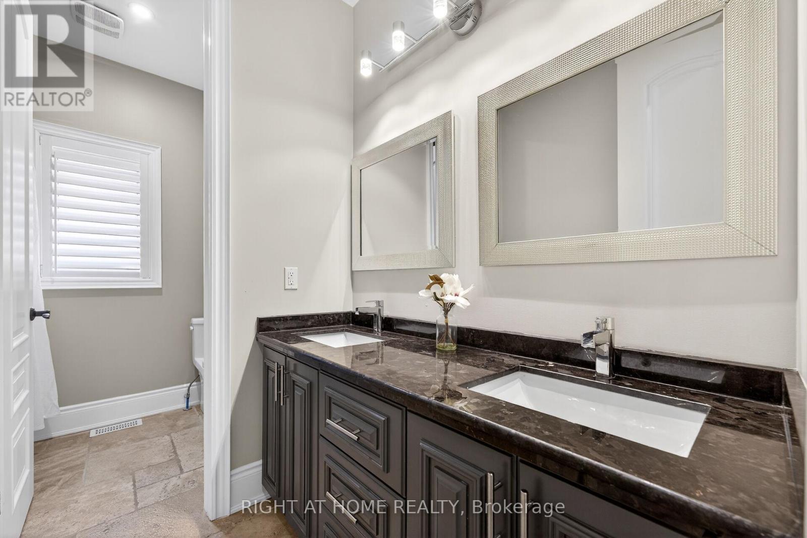 775 King Road, Burlington, ON - Indoor Photo Showing Bathroom