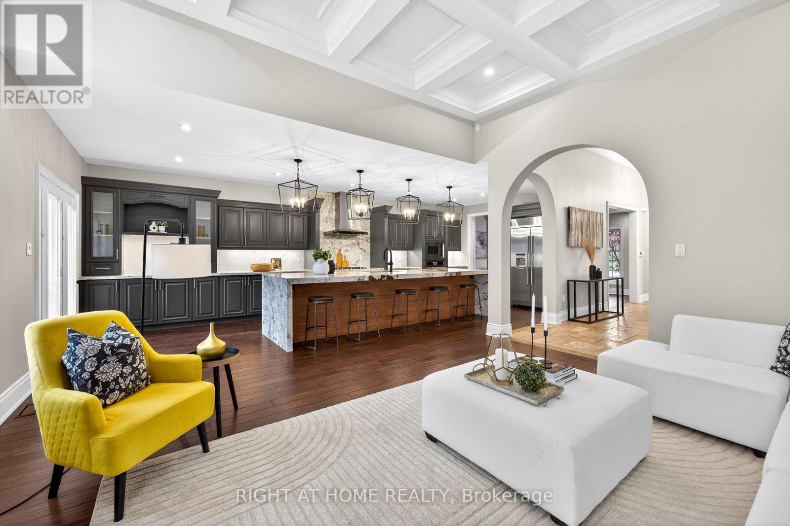 775 King Road, Burlington, ON - Indoor Photo Showing Living Room