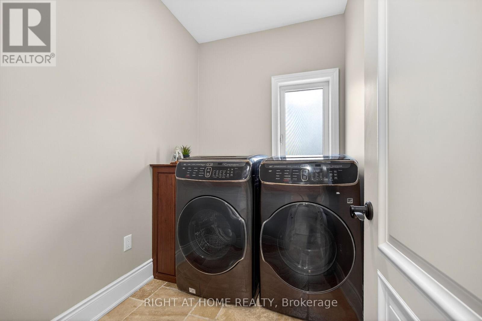 775 King Road, Burlington, ON - Indoor Photo Showing Laundry Room