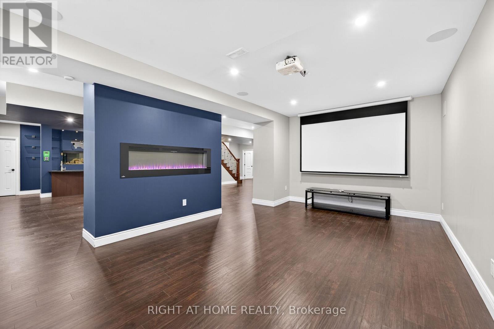 775 King Road, Burlington, ON - Indoor Photo Showing Living Room With Fireplace