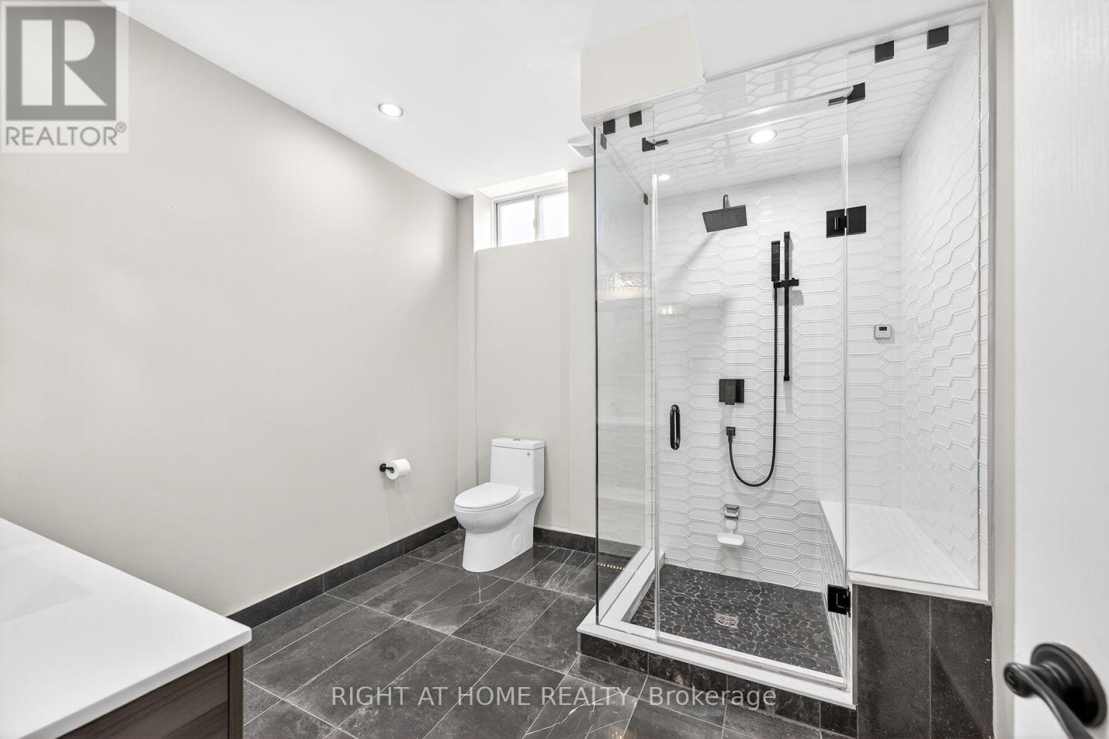 775 King Road, Burlington, ON - Indoor Photo Showing Bathroom
