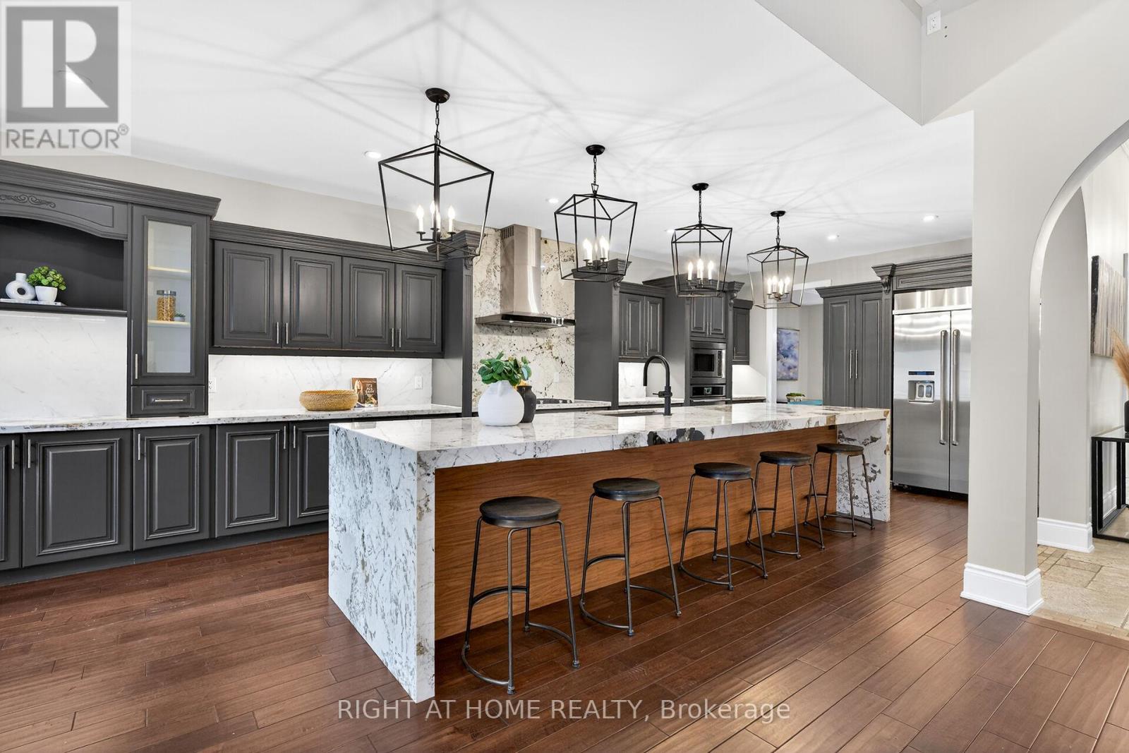 775 King Road, Burlington, ON - Indoor Photo Showing Kitchen With Upgraded Kitchen