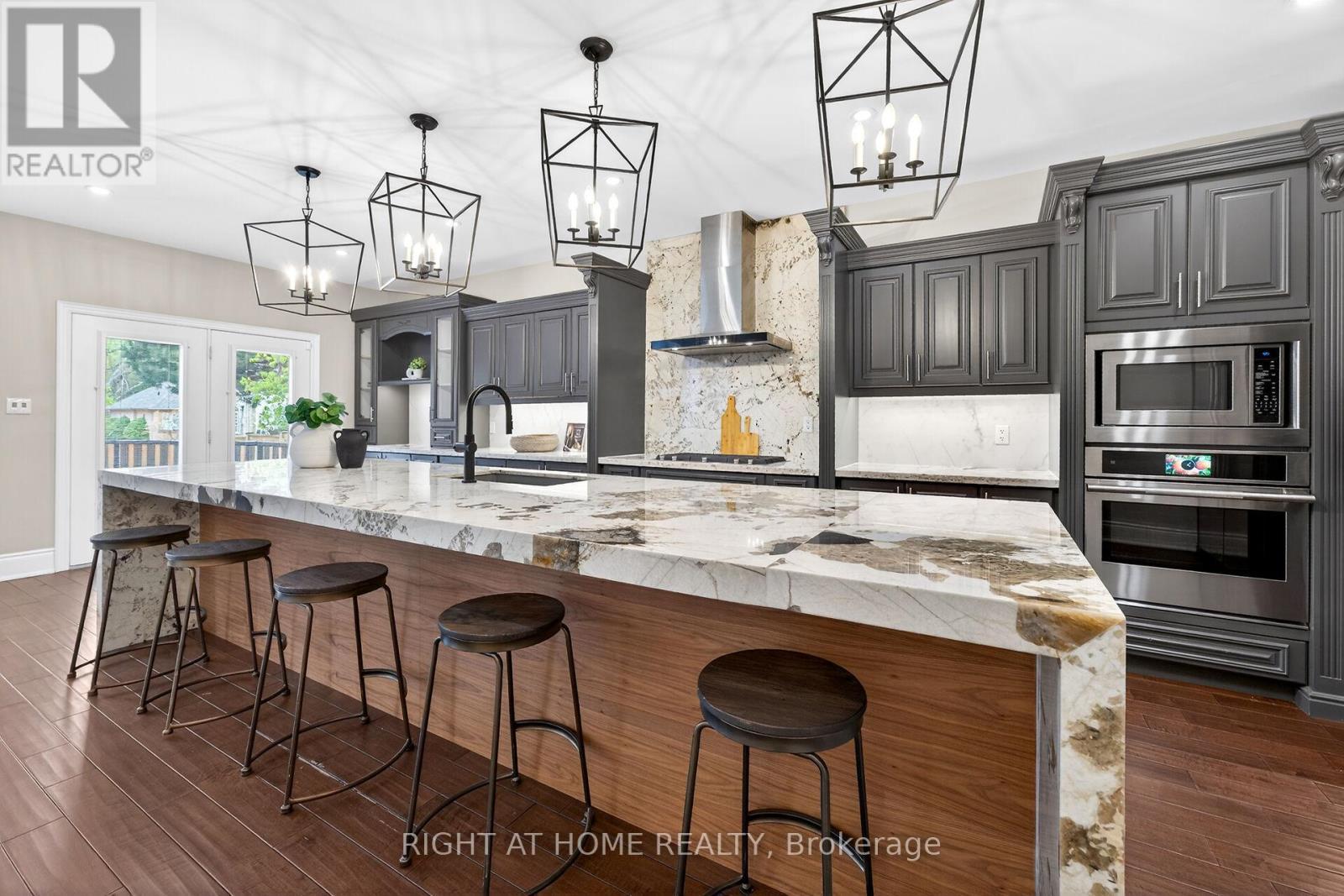 775 King Road, Burlington, ON - Indoor Photo Showing Kitchen With Upgraded Kitchen