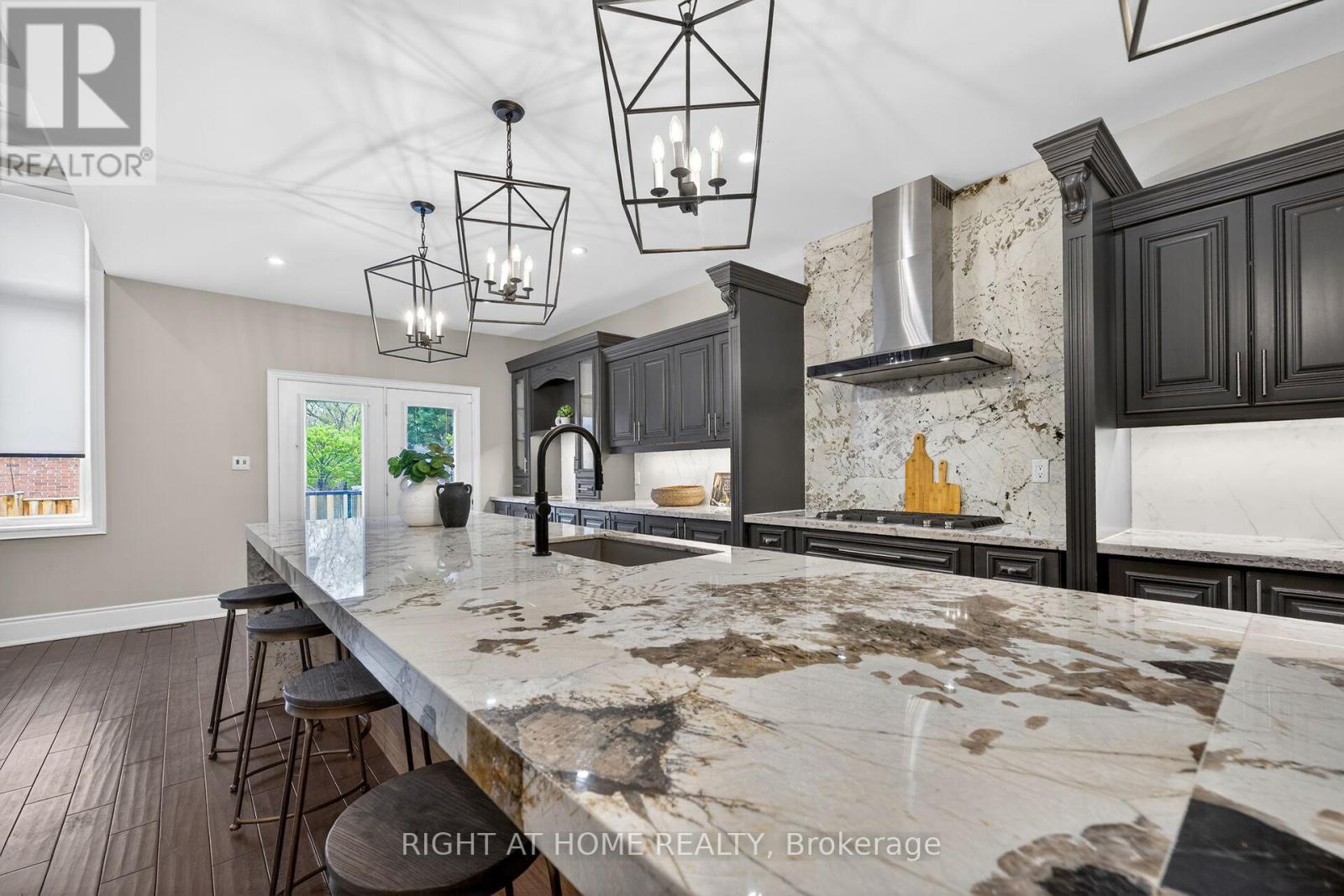 775 King Road, Burlington, ON - Indoor Photo Showing Kitchen With Upgraded Kitchen