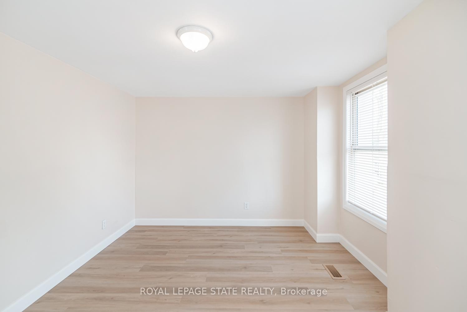 60 Keith Street, Hamilton, ON - Indoor Photo Showing Other Room