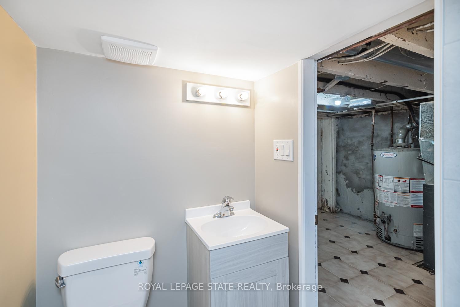 60 Keith Street, Hamilton, ON - Indoor Photo Showing Bathroom