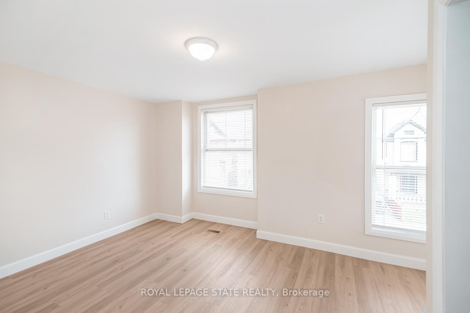 60 Keith Street, Hamilton, ON - Indoor Photo Showing Other Room