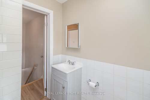 60 Keith Street, Hamilton, ON - Indoor Photo Showing Bathroom