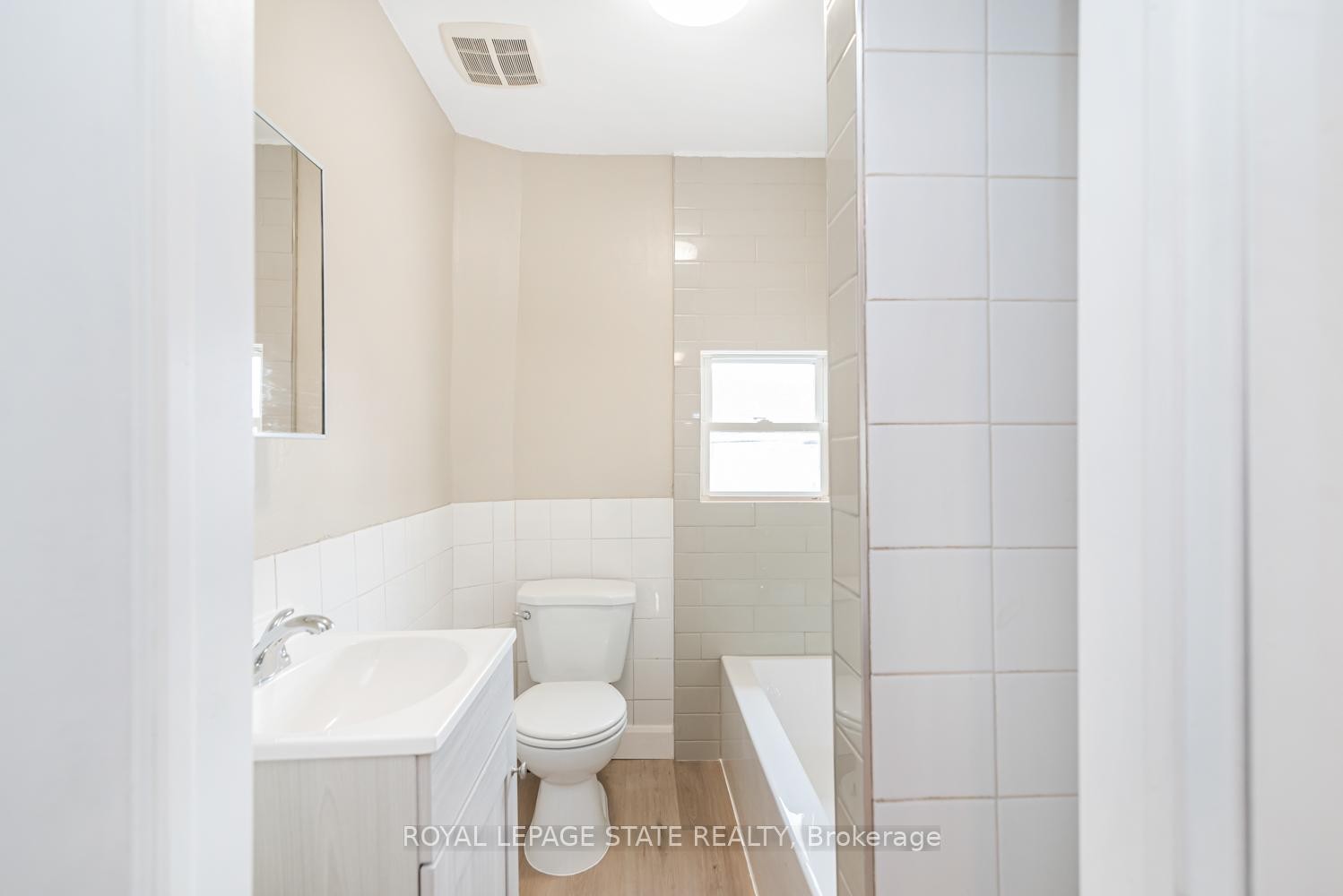 60 Keith Street, Hamilton, ON - Indoor Photo Showing Bathroom