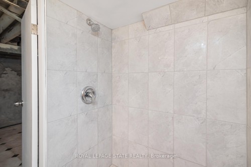 60 Keith Street, Hamilton, ON - Indoor Photo Showing Bathroom