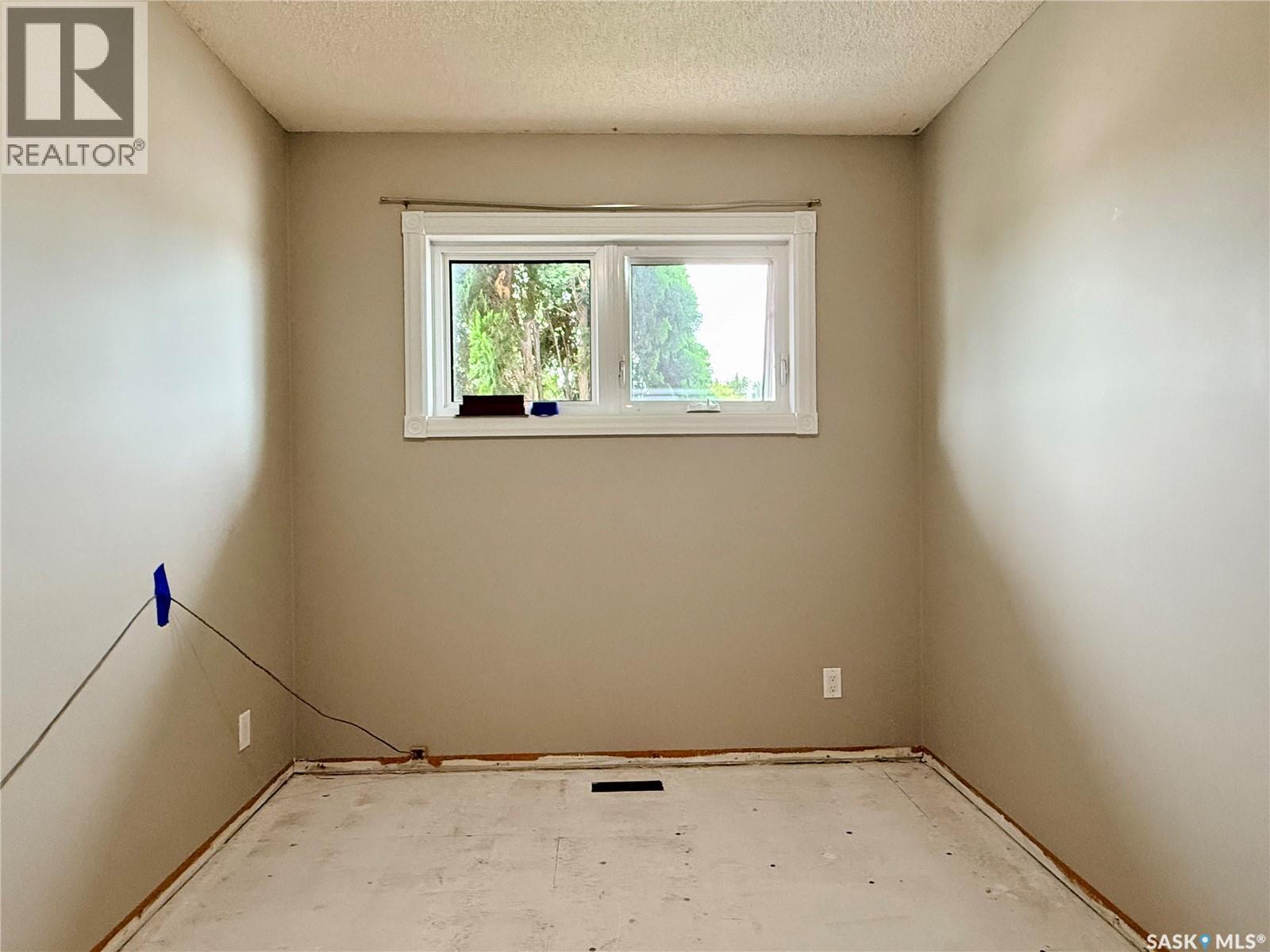 330 Aspen Drive, Swift Current, SK - Indoor Photo Showing Other Room