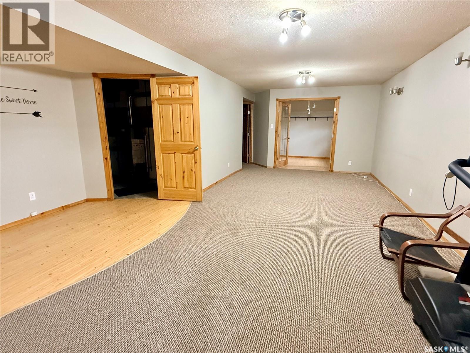 330 Aspen Drive, Swift Current, SK - Indoor Photo Showing Other Room