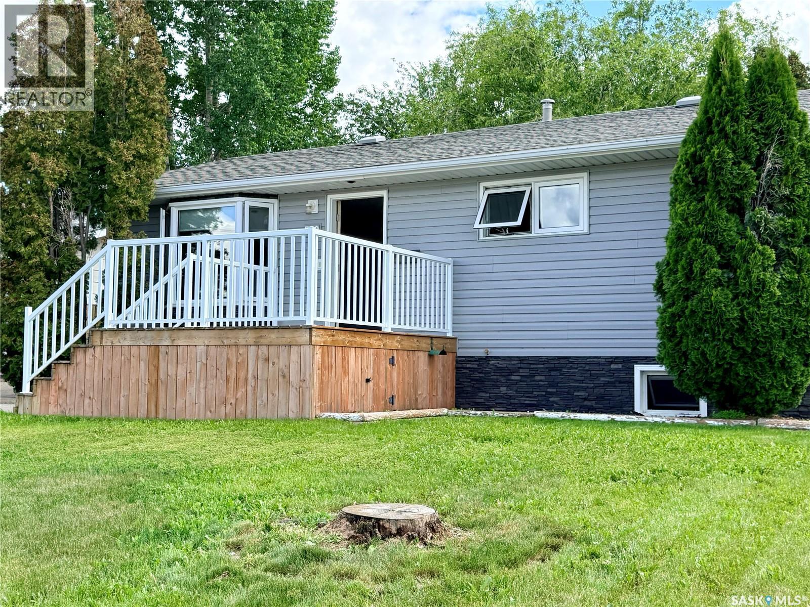 330 Aspen Drive, Swift Current, SK - Outdoor
