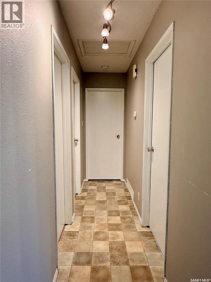 330 Aspen Drive, Swift Current, SK - Indoor Photo Showing Other Room