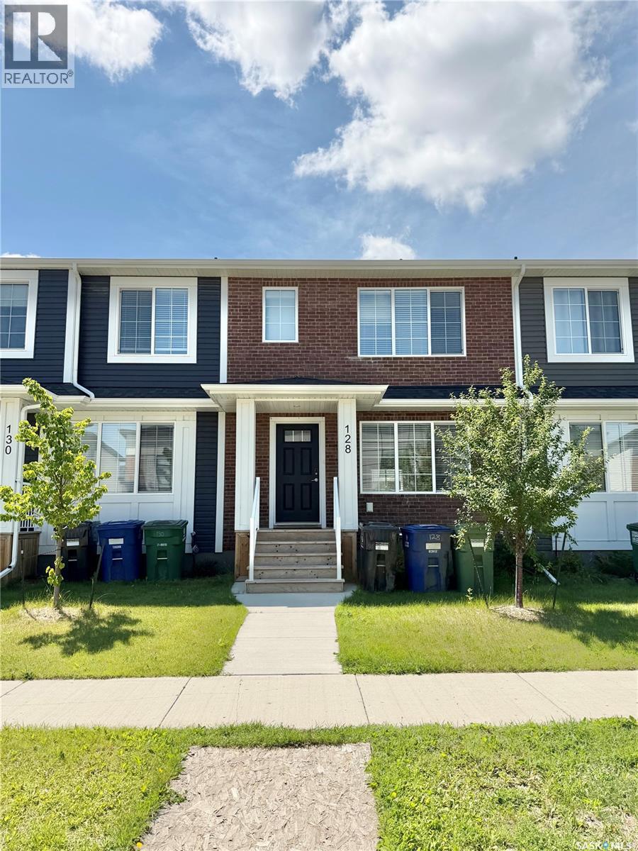 128 Westfield Road, Saskatoon, SK - Outdoor With Facade