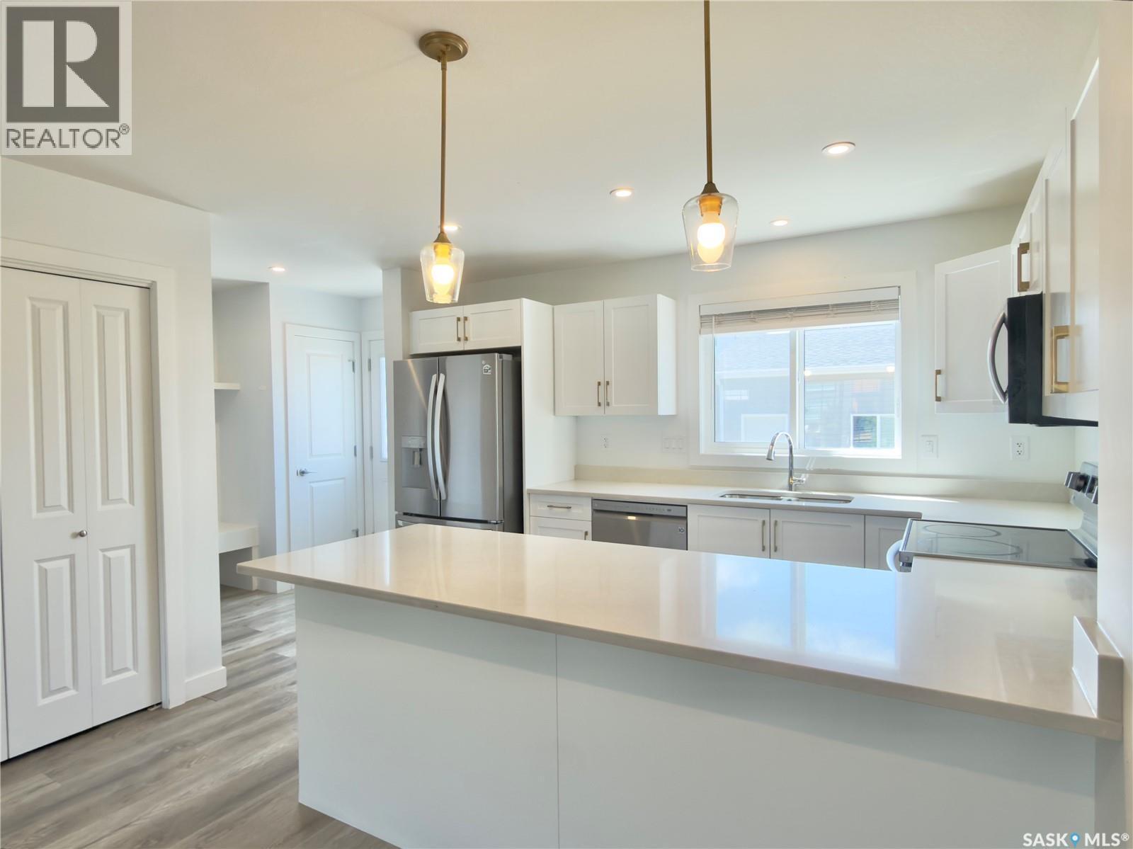 128 Westfield Road, Saskatoon, SK - Indoor Photo Showing Kitchen With Stainless Steel Kitchen With Upgraded Kitchen