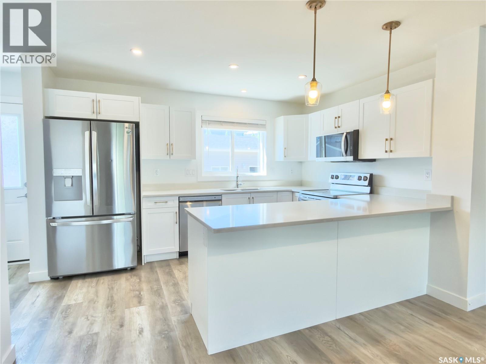 128 Westfield Road, Saskatoon, SK - Indoor Photo Showing Kitchen With Stainless Steel Kitchen With Upgraded Kitchen