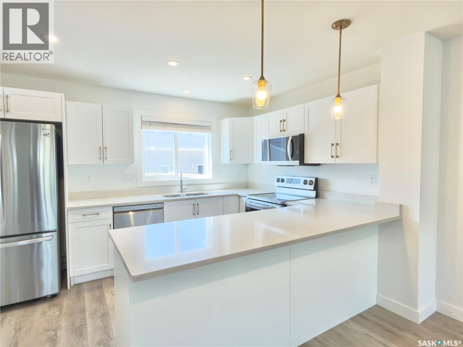 128 Westfield Road, Saskatoon, SK - Indoor Photo Showing Kitchen With Stainless Steel Kitchen With Upgraded Kitchen