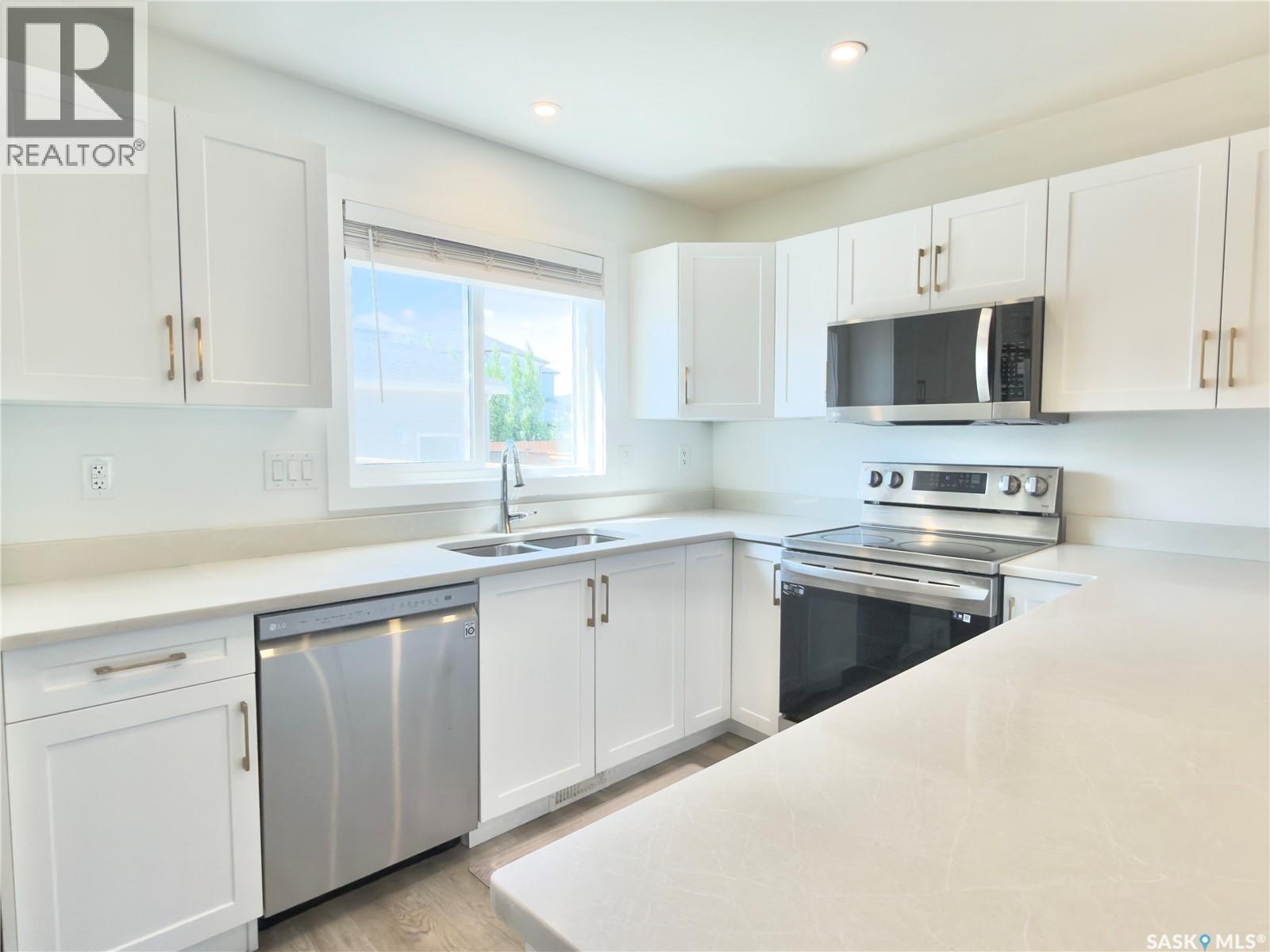 128 Westfield Road, Saskatoon, SK - Indoor Photo Showing Kitchen With Stainless Steel Kitchen With Double Sink