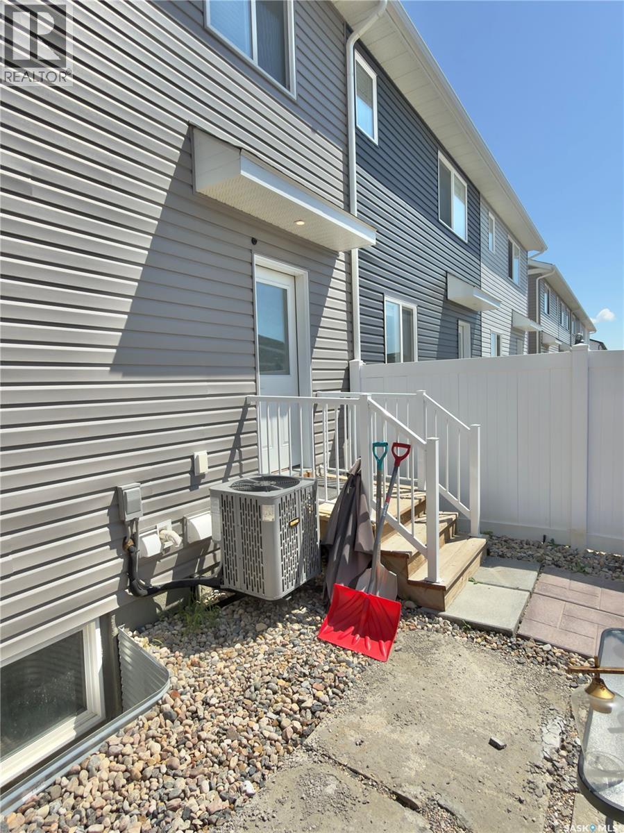 128 Westfield Road, Saskatoon, SK - Outdoor With Exterior