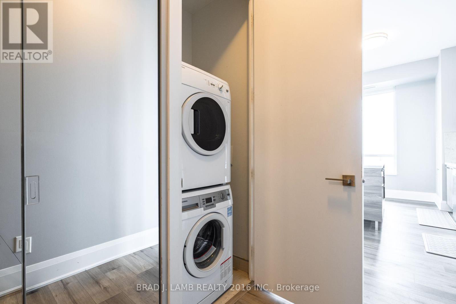 #4303 - 36 Park Lawn Road, Toronto, ON - Indoor Photo Showing Laundry Room