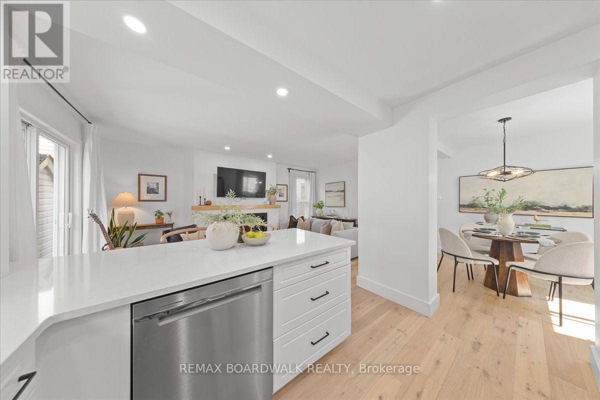 43 Peacock Crescent, Ottawa, ON - Indoor Photo Showing Kitchen